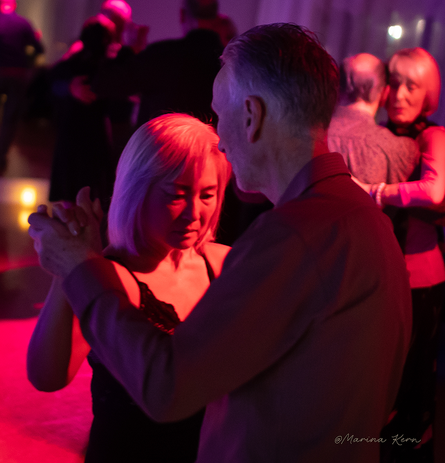 Couple dancing Argentine Tango in Tango Burnaby Class